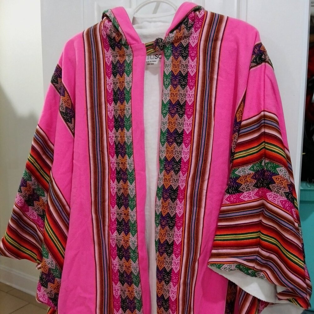 Pitusa Peruvian-style Hooded Poncho